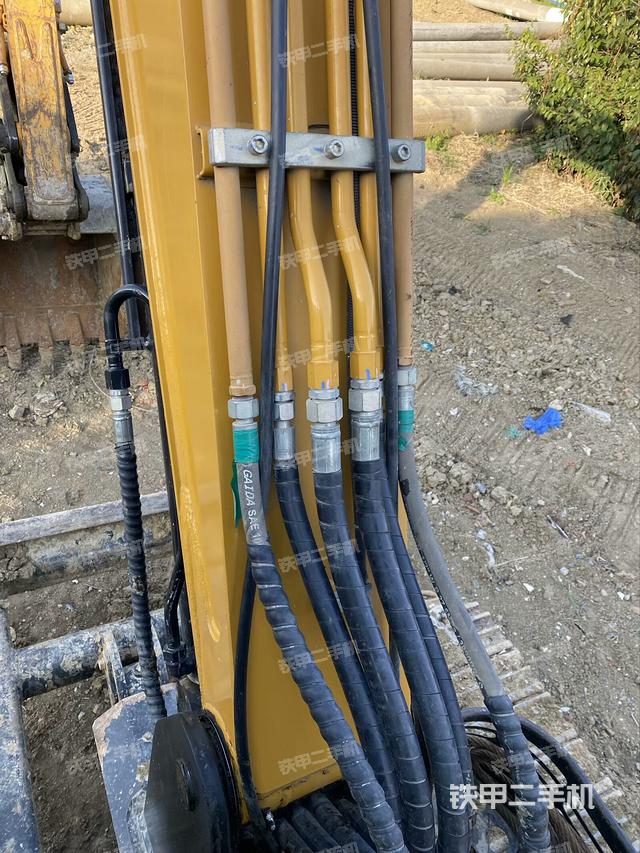 大臂背部俯視（工作和回轉(zhuǎn)裝置）