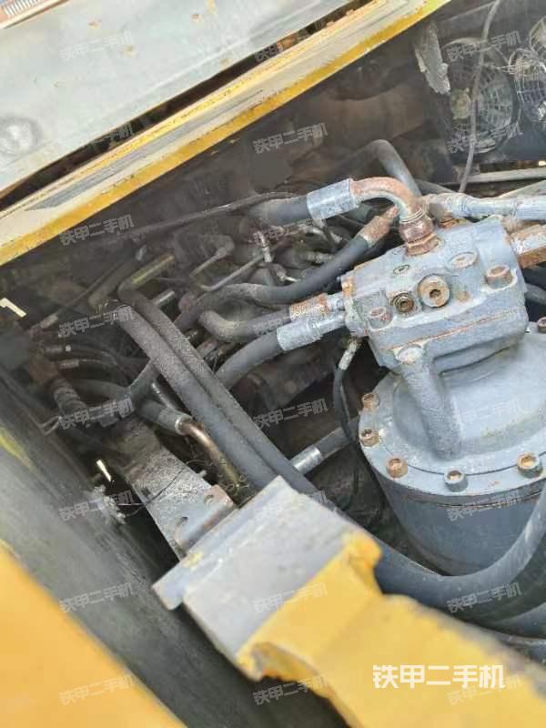 回轉(zhuǎn)馬達(dá)和主控閥（整機(jī)外觀）