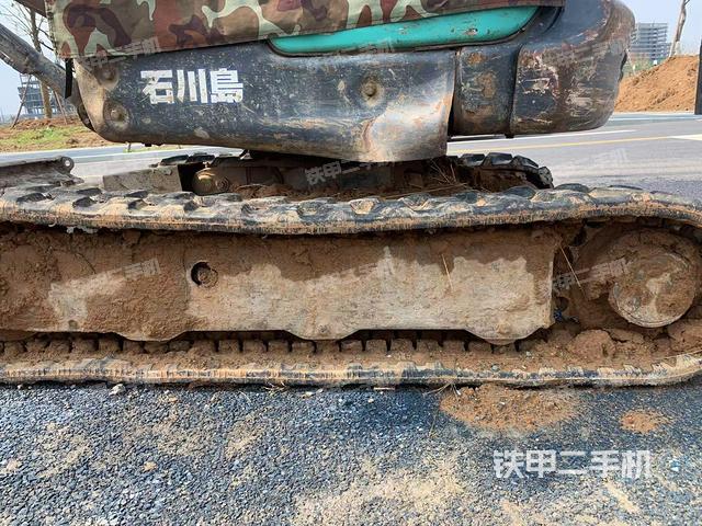 單側(cè)履帶整體(整機(jī)外觀) 單側(cè)履帶整體(整機(jī)外觀)
