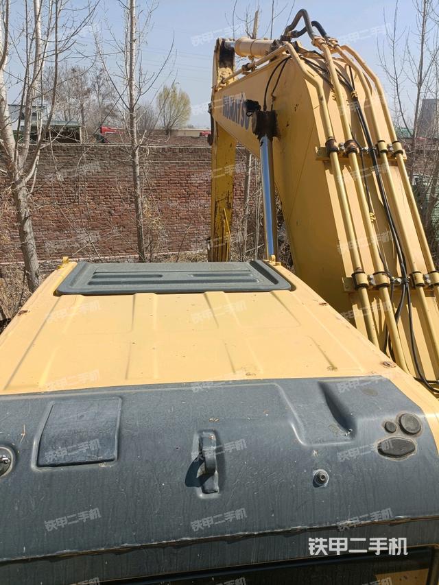 駕駛室頂部（整機外觀）