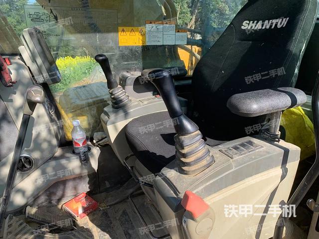 駕駛室整體（整機(jī)外觀）