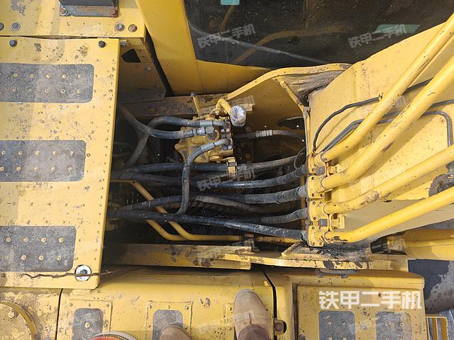 回轉(zhuǎn)馬達和主控閥（整機外觀）