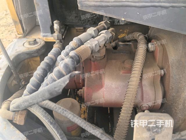 液壓泵艙室正面整體（整機(jī)外觀）