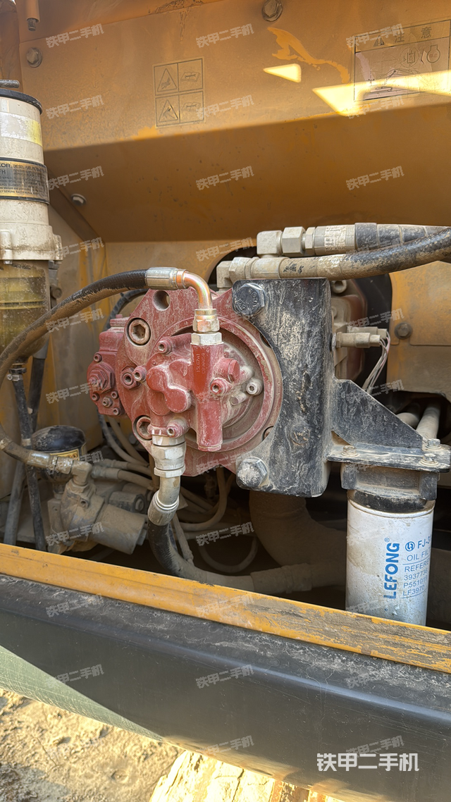 液壓泵艙室正面整體（整機(jī)外觀）