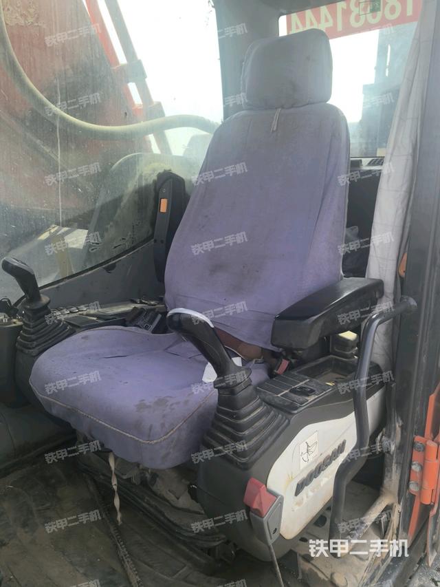 駕駛室整體（整機外觀）