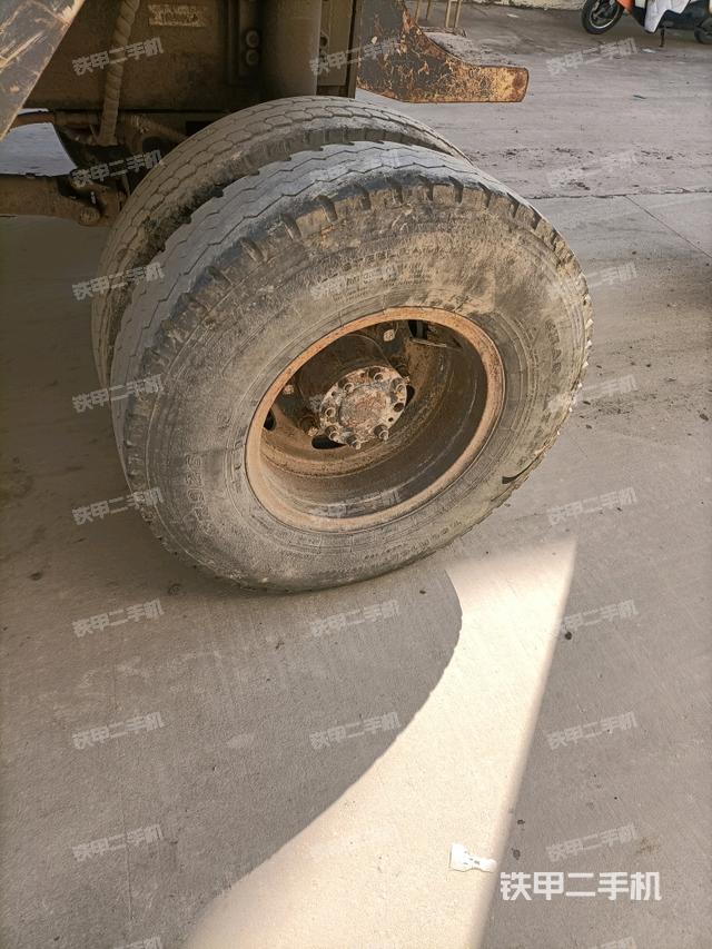 左驅(qū)動(dòng)輪（行走機(jī)構(gòu)）