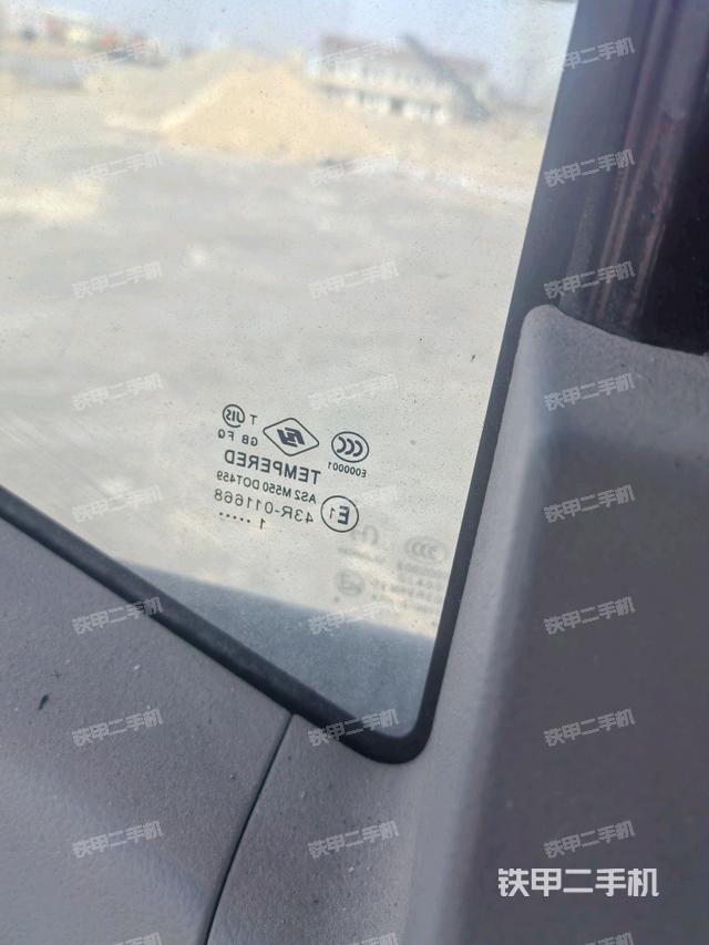 左后方玻璃角標(biāo)(駕駛室部分) 左后方玻璃角標(biāo)(駕駛室部分)