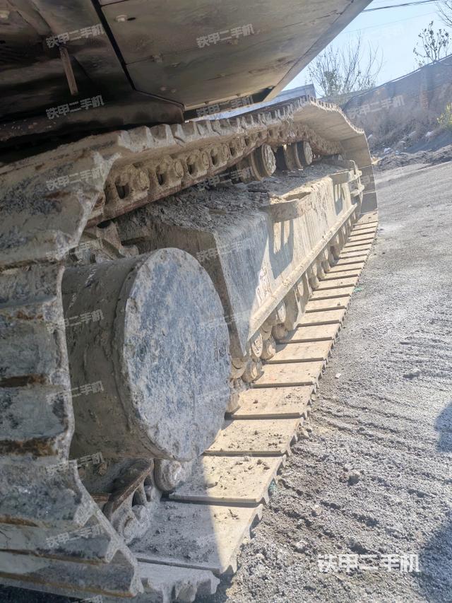 右側(cè)履帶整體(行走機(jī)構(gòu)) 右側(cè)履帶整體(行走機(jī)構(gòu))