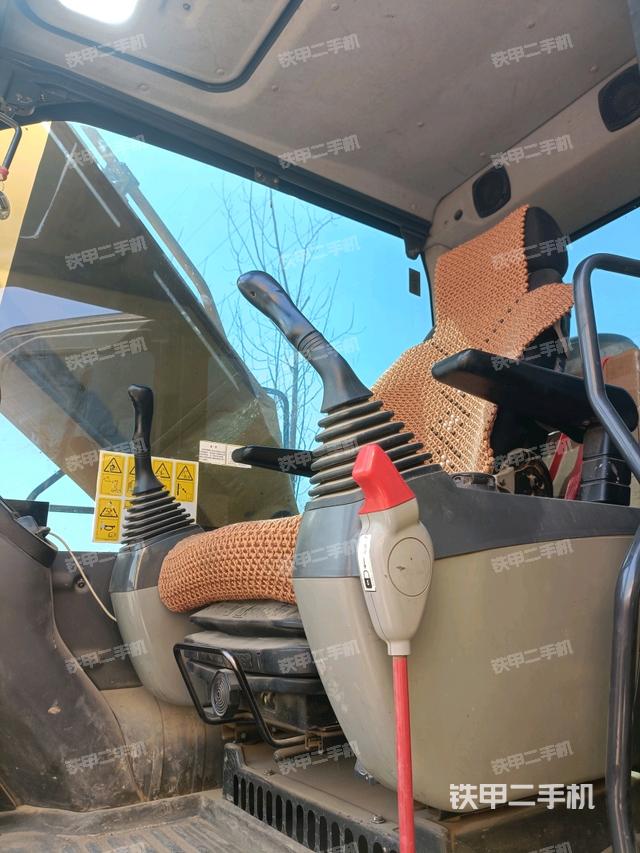 駕駛室整體（整機外觀）