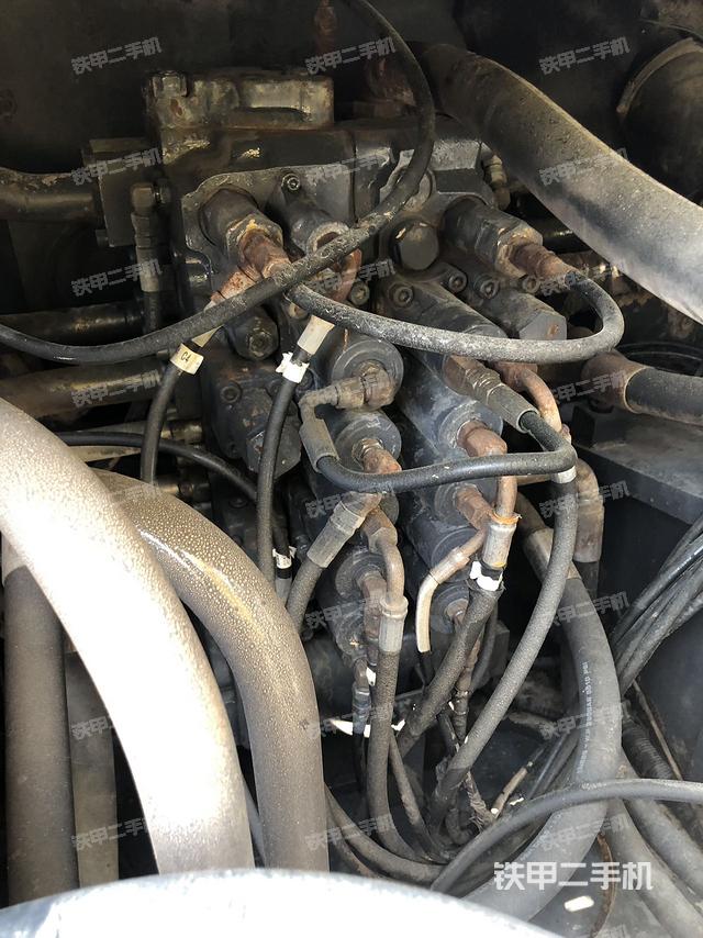 回轉(zhuǎn)馬達和主控閥（整機外觀）