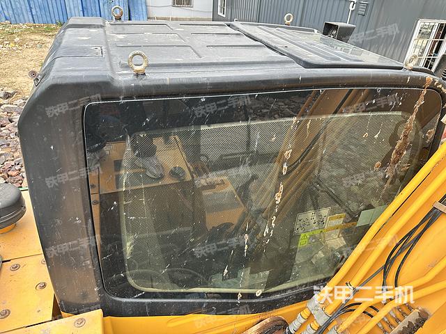 驾驶室顶部（整机外观）