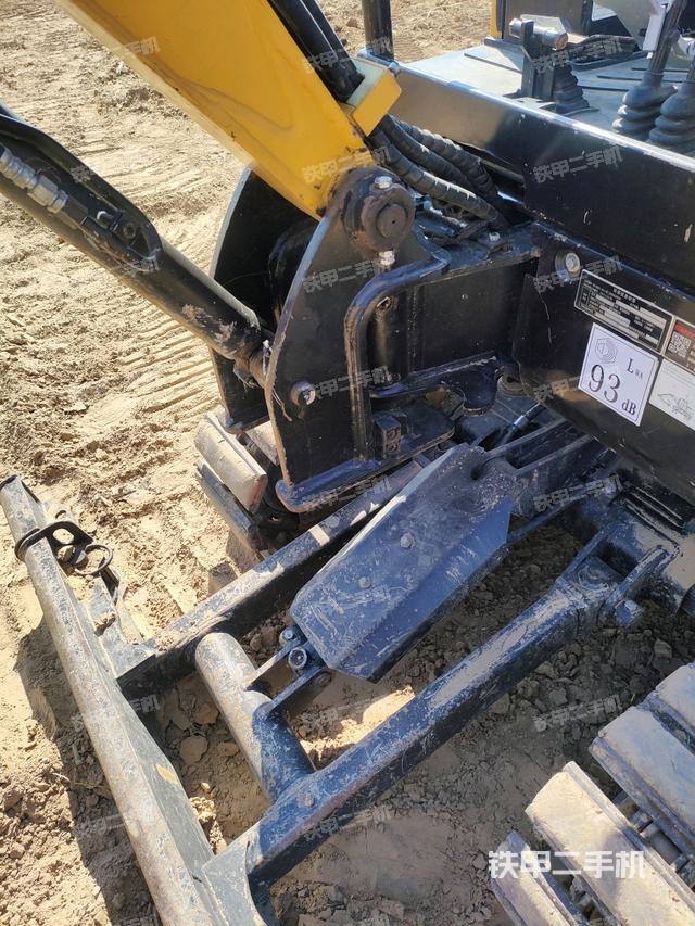 大臂根部?斜（工作和回轉(zhuǎn)裝置）