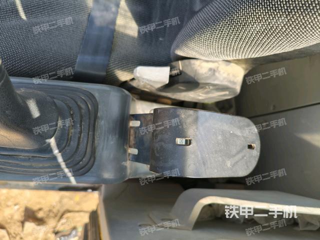 座椅左側(cè)控制臺(tái)/音響/含左手柄（駕駛室部分）