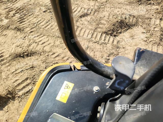 后窗玻璃角標（駕駛室部分）