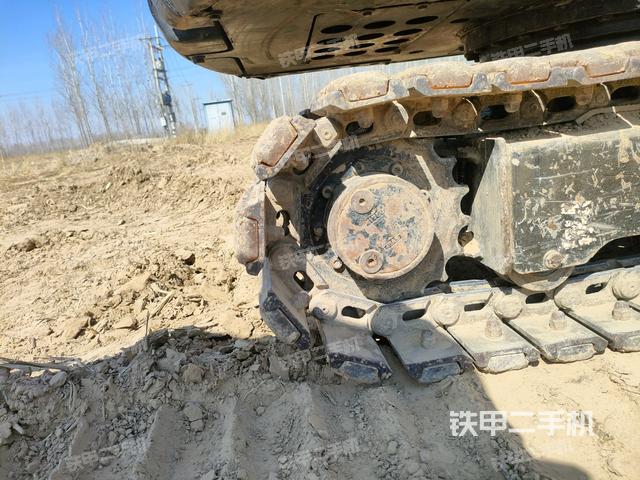 右驅(qū)動輪（行走機構(gòu)）