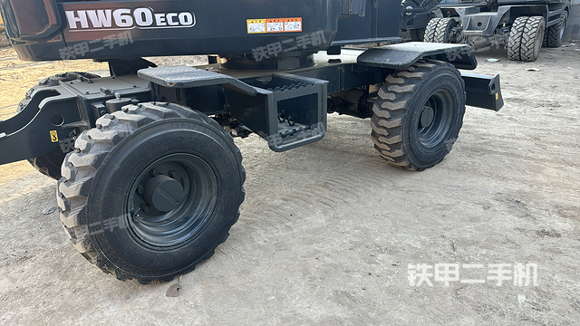 單側(cè)履帶整體（整機(jī)外觀）