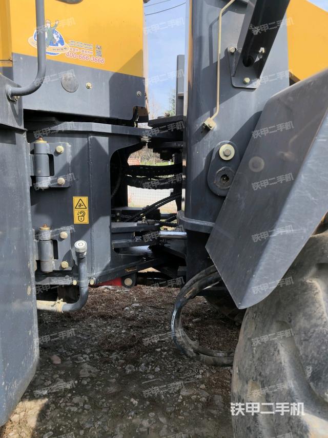 車架鉸接(液壓/傳動系統(tǒng)) 車架鉸接(液壓/傳動系統(tǒng))