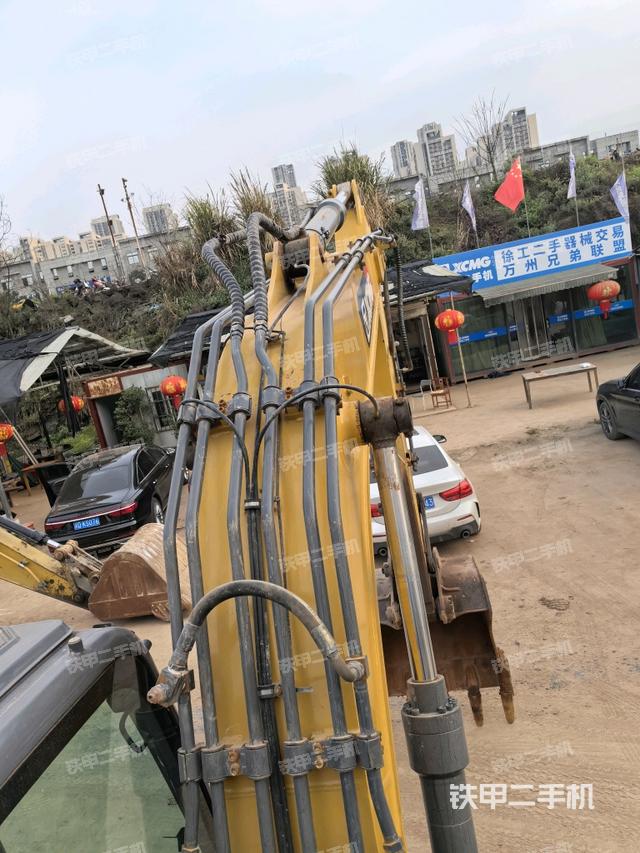 大臂背部俯視(工作和回轉(zhuǎn)裝置) 大臂背部俯視(工作和回轉(zhuǎn)裝置)