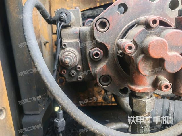 液壓泵斜45?左(大件艙室) 液壓泵斜45?左(大件艙室)