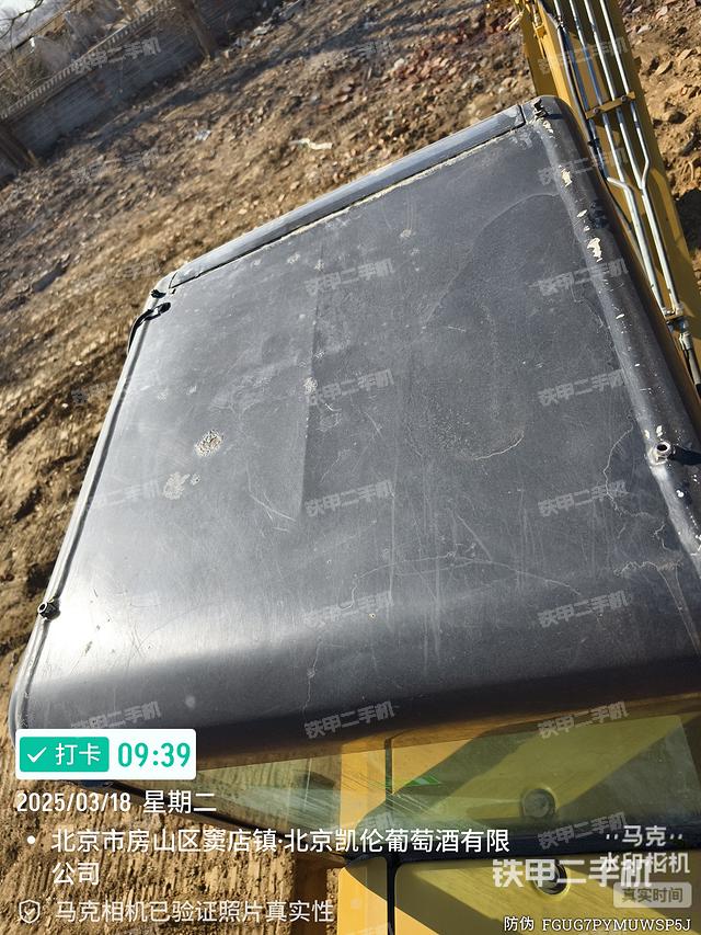 駕駛室頂部(整機(jī)外觀) 駕駛室頂部(整機(jī)外觀)