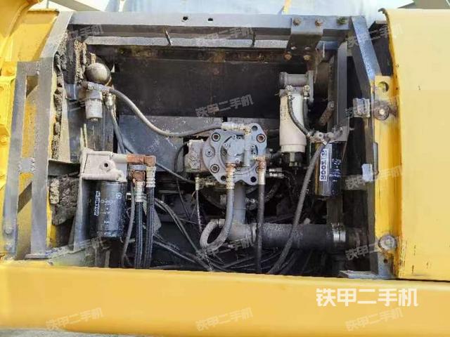 液壓泵艙室正面整體（整機(jī)外觀）