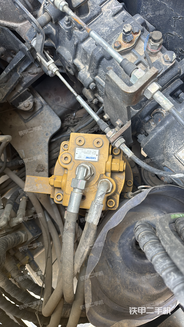 回转马达和主控阀（整机外观）