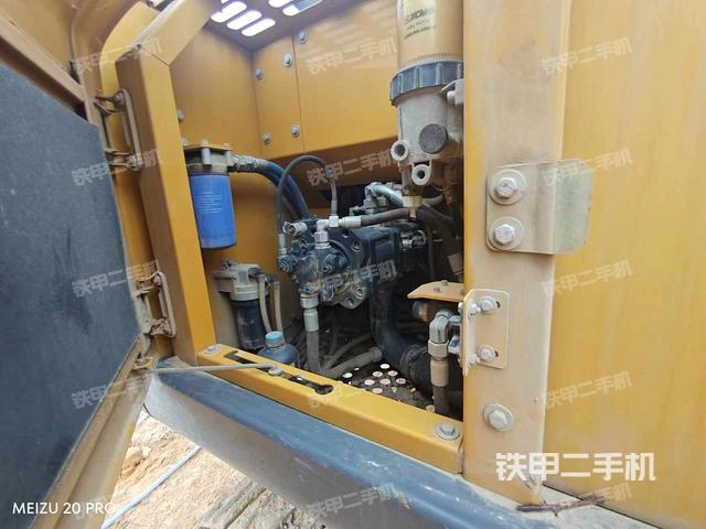 液壓泵艙室正面整體(整機(jī)外觀) 液壓泵艙室正面整體(整機(jī)外觀)