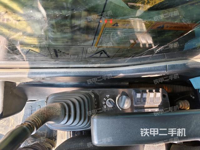 座椅右側控制臺/鑰匙門/油門/含右手柄(駕駛室部分) 座椅右側控制臺/鑰匙門/油門/含右手柄(駕駛室部分)