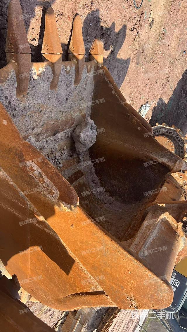 鏟斗右后整體（工作和回轉(zhuǎn)裝置）