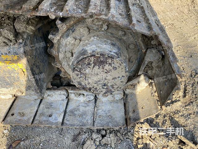 左驅(qū)動輪（行走機構(gòu)）