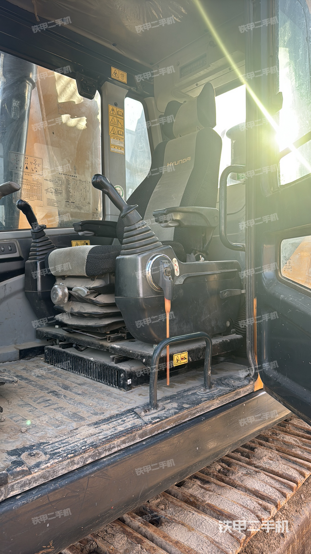 駕駛室整體（整機(jī)外觀）