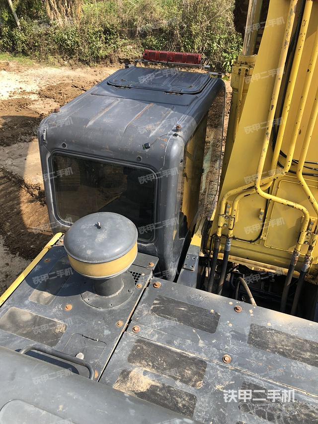 駕駛室頂部（整機外觀）