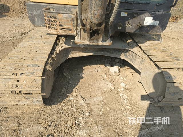 轉(zhuǎn)盤和下車架正前(工作和回轉(zhuǎn)裝置) 轉(zhuǎn)盤和下車架正前(工作和回轉(zhuǎn)裝置)