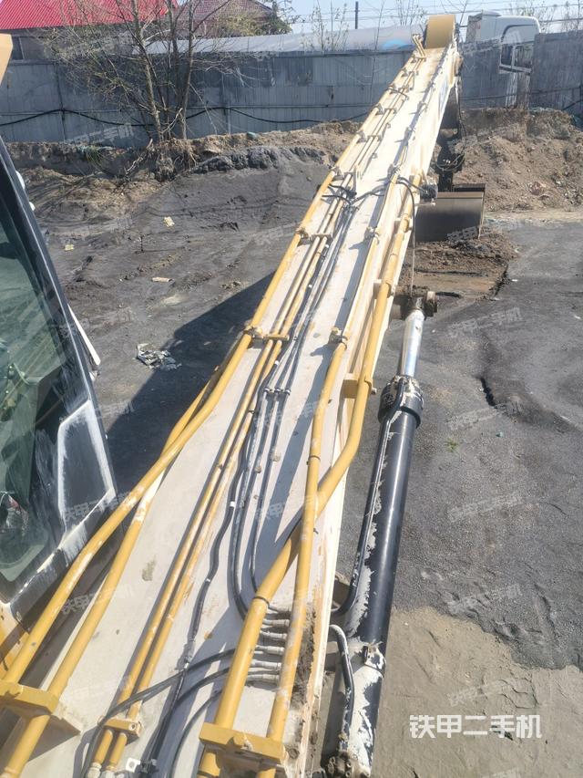 大臂背部俯視(工作和回轉(zhuǎn)裝置) 大臂背部俯視(工作和回轉(zhuǎn)裝置)