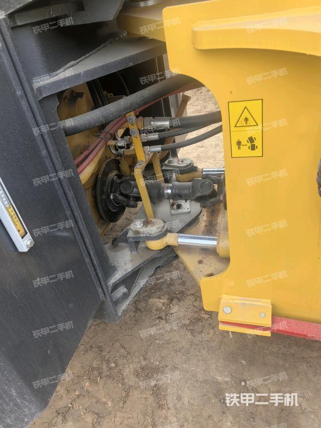 車架鉸接（液壓/傳動(dòng)系統(tǒng)）