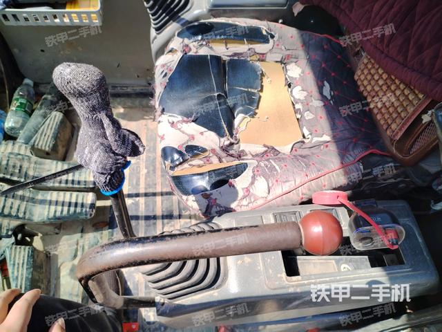 座椅左側控制臺/音響/含左手柄（駕駛室部分）