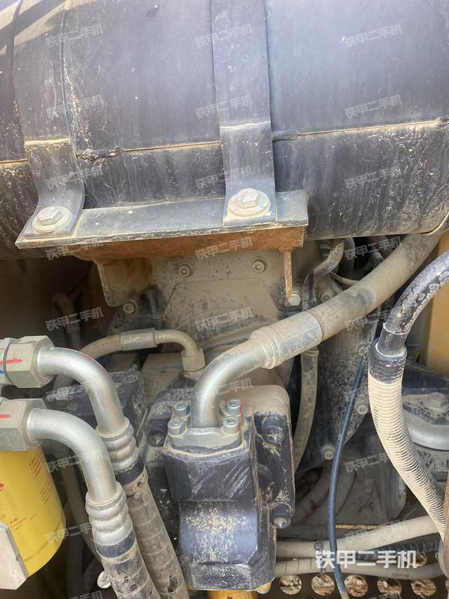 液壓泵艙室正面整體(整機(jī)外觀) 液壓泵艙室正面整體(整機(jī)外觀)