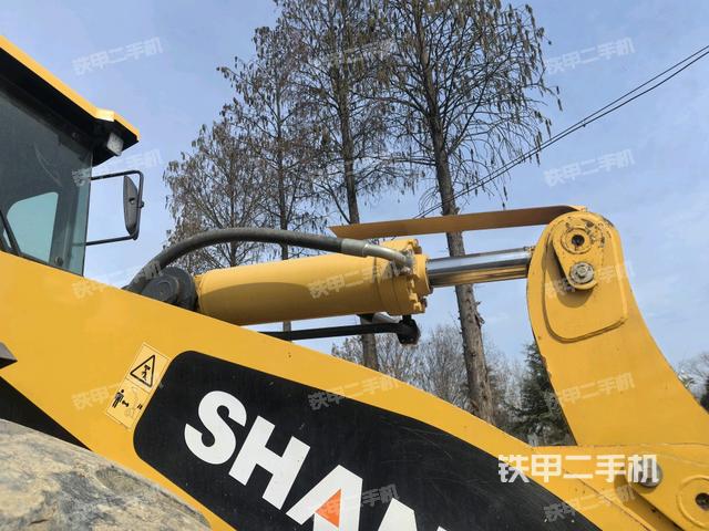 鏟斗油缸側(cè)面(工作裝置) 鏟斗油缸側(cè)面(工作裝置)