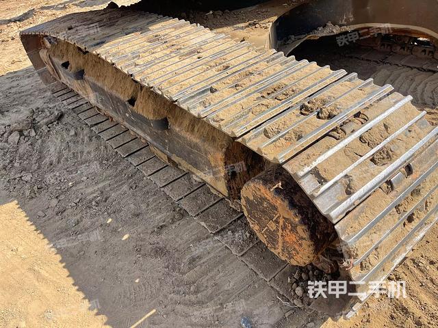 單側(cè)履帶整體（整機(jī)外觀）