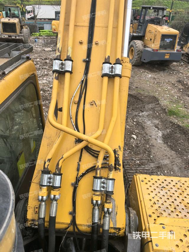 大臂背部俯視（工作和回轉(zhuǎn)裝置）