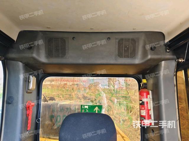 后窗玻璃角標(駕駛室部分) 后窗玻璃角標(駕駛室部分)