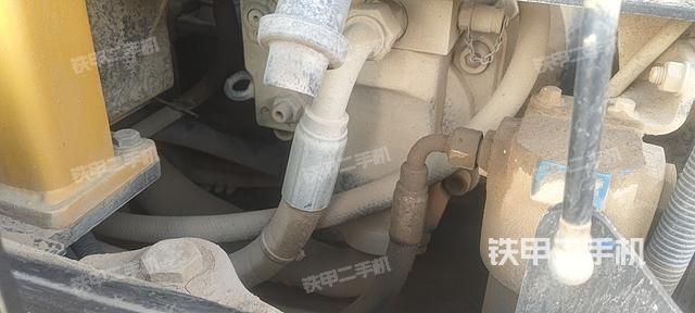 液壓泵艙室正面整體(整機(jī)外觀) 液壓泵艙室正面整體(整機(jī)外觀)
