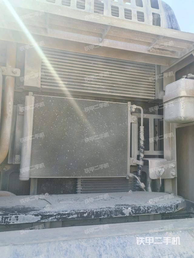 散熱器正面(大件艙室) 散熱器正面(大件艙室)