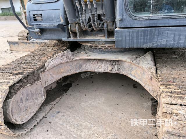 大臂根部?斜視(工作和回轉(zhuǎn)裝置) 大臂根部?斜視(工作和回轉(zhuǎn)裝置)