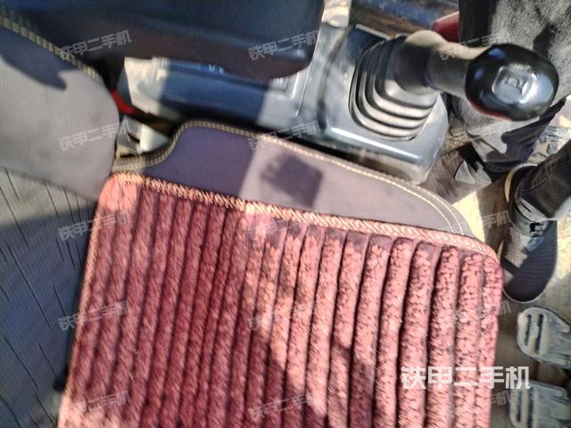 座椅右側控制臺/鑰匙門/油門/含右手柄（駕駛室部分）