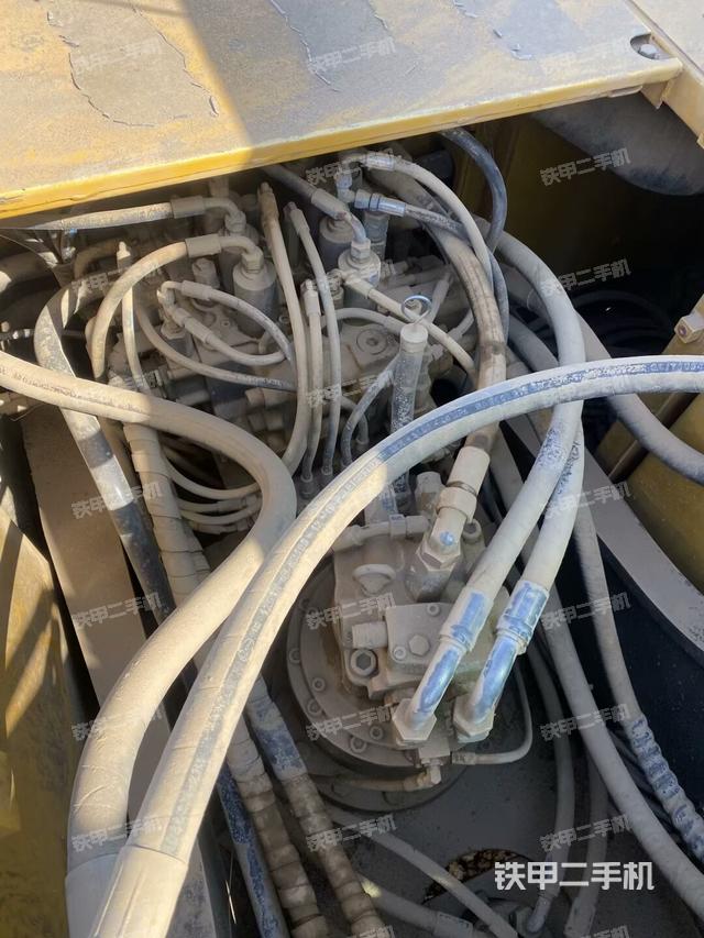 回轉馬達和主控閥（整機外觀）