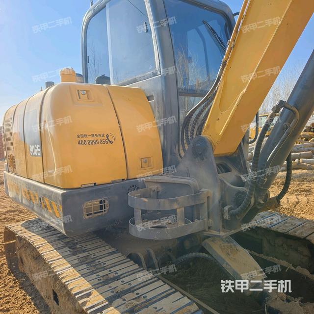 回轉(zhuǎn)馬達(dá)和主控閥（整機(jī)外觀）