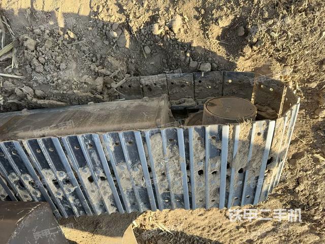 單側(cè)履帶整體（整機(jī)外觀）