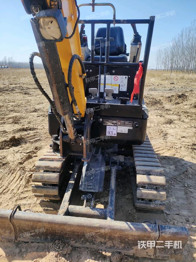 轉(zhuǎn)盤和下車架正前（工作和回轉(zhuǎn)裝置）