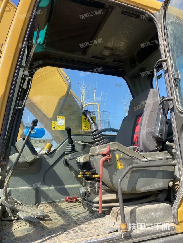 駕駛室整體（整機外觀）